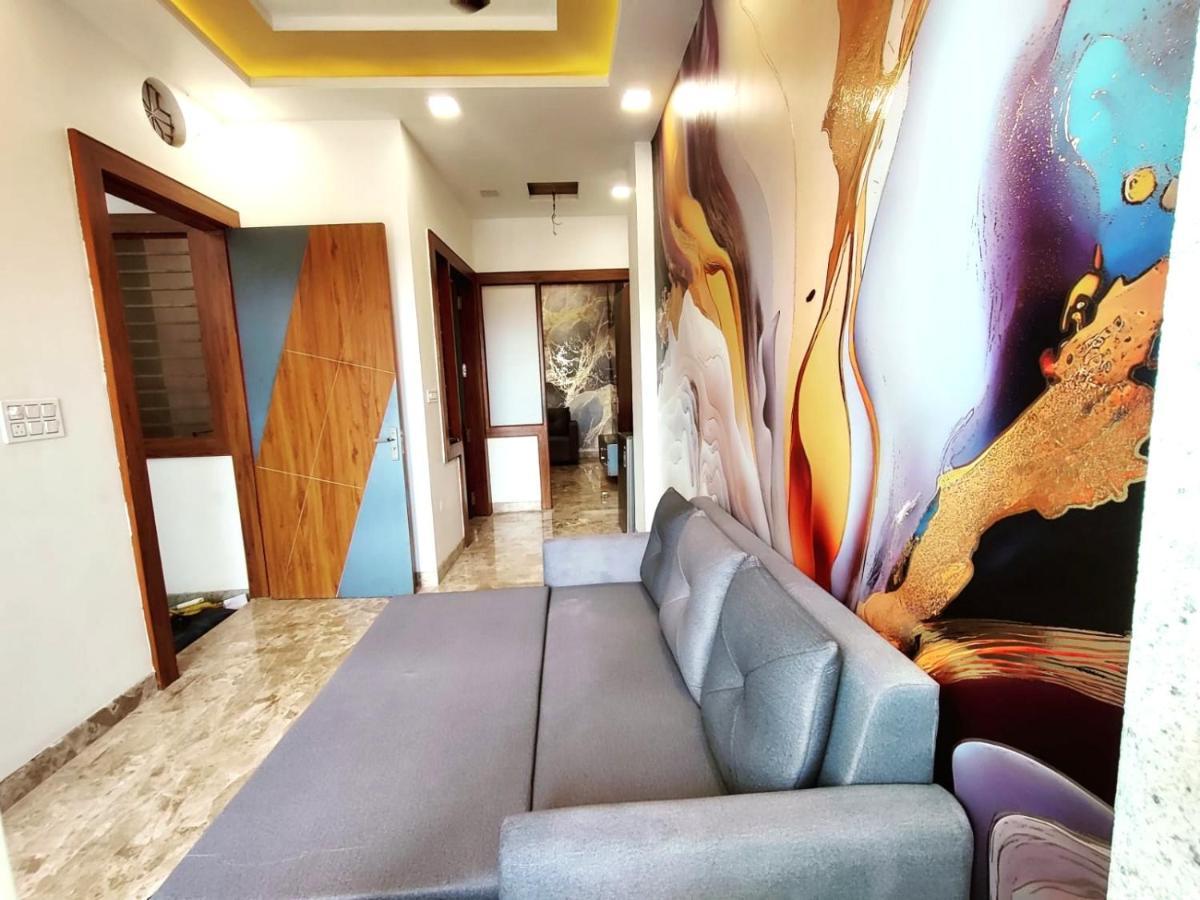 Premium Homestay Near Banke Bihari Ji With Power Backup - Free Wifi - Washing Machine Etc Вриндавана Экстерьер фото